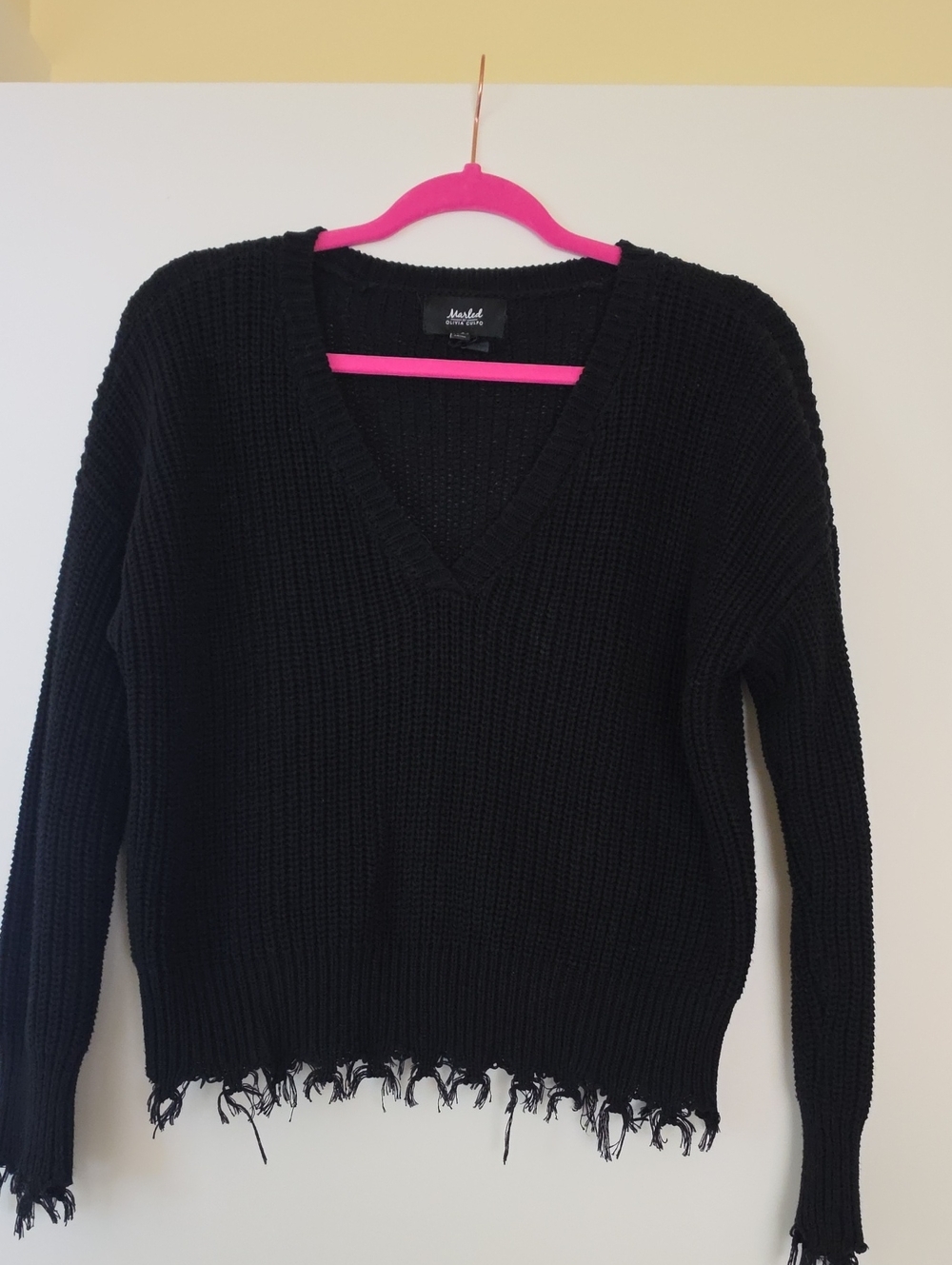 Marled by Oliva Culpo Black V‑Neck Distressed Hem Women's Sweater